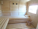 Sauna mit fest eingebautem Fenster