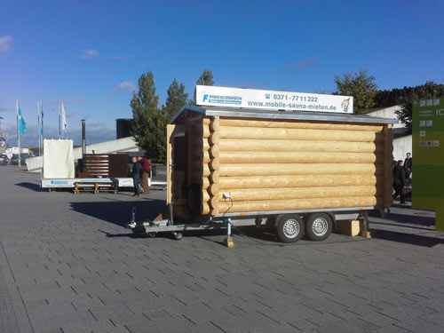 mobile Blockhaus-Sauna und Hot Tub auf der interbad in Stuttgart