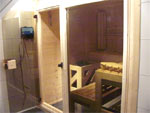 gerahmte Glasfront in der Sauna