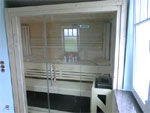 Sauna mit rahmenloser Glasfront