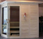 Sauna mit wandhohem Glaselement