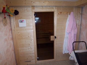 Foto der Massivholzsauna der Familie Kempe