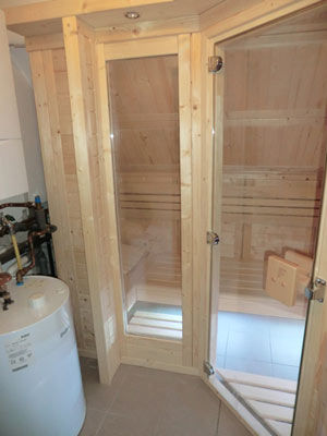 Foto der Massivholzsauna der Familie Farhold
