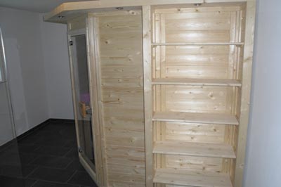 Sauna mit Regalwangen